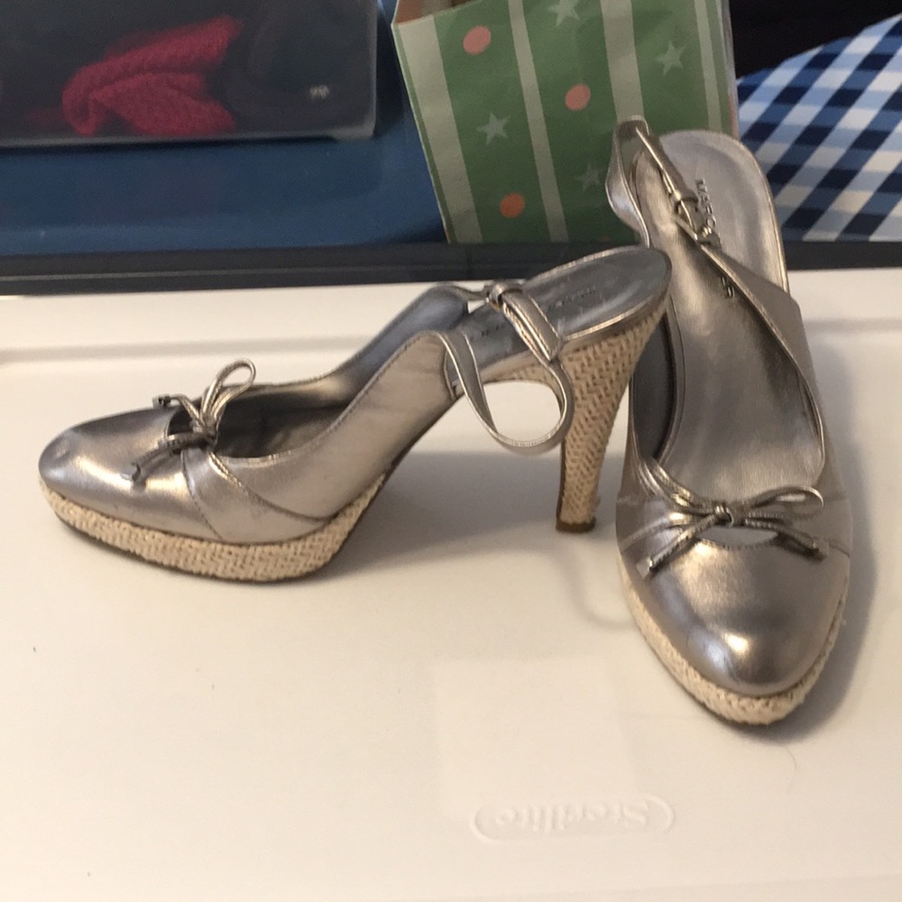 Pewter Marc Fisher platform slingbacks, 6